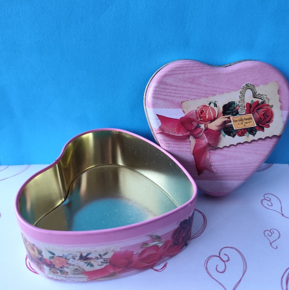 Russ Berrie & CO Tin Roses Flowers Heart Shaped Pink